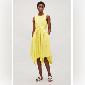 Solitaire Yellow Sleeveless Dress Pleated
Waist asymmetric size small